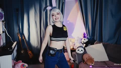 Snapshot of madnessalise chatting on March 25, 8:15 pm Alice online show from March 25, 8:15 pm