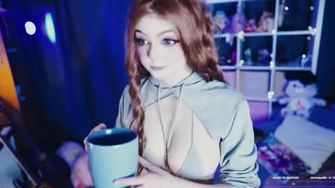 Snapshot of madnessalise chatting on April 29, 2:43 pm Alice online show from April 29, 2:43 pm