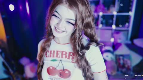 Snapshot of madnessalise chatting on May 6, 3:17 pm Alice online show from May 6, 3:17 pm