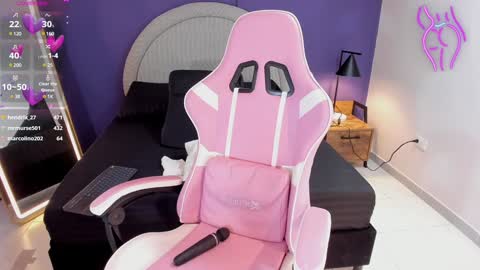 mady_collins online show from February 5, 2:26 pm