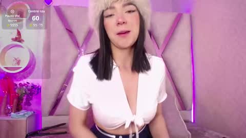 Snapshot of madyson_hill chatting on March 27, 11:32 am Madyson online show from March 27, 11:32 am