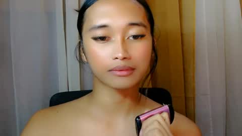Snapshot of maecums chatting on July 22, 12:24 am mae online show from July 22, 12:24 am