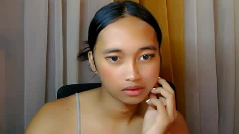 Snapshot of maecums chatting on July 28, 1:23 am mae online show from July 28, 1:23 am