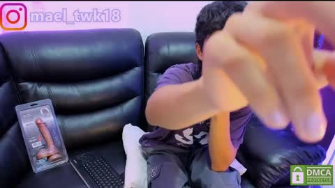 Snapshot of mael_twink chatting on April 5, 6:16 pm Mael online show from April 5, 6:16 pm