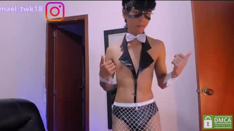 Snapshot of mael_twink chatting on April 18, 10:21 pm Mael online show from April 18, 10:21 pm