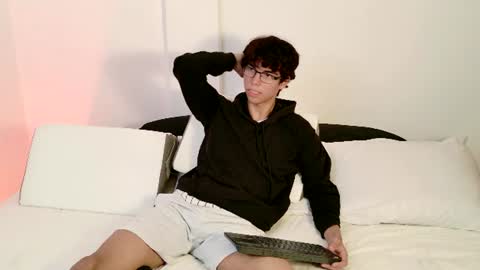Snapshot of mael_twink chatting on July 22, 8:55 pm Mael online show from July 22, 8:55 pm
