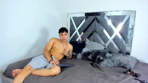 mael_wuiallli online show from June 13, 3:48 am