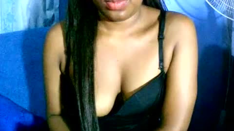 MaelahLove online show from December 10, 5:28 am