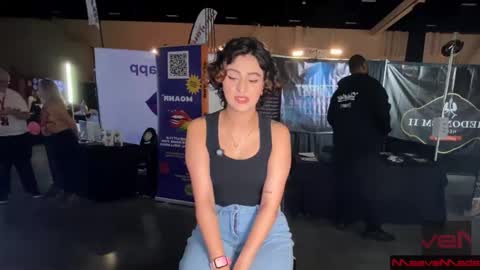 Snapshot of maevemads chatting on November 9, 8:18 pm Meaves online show from November 9, 8:18 pm