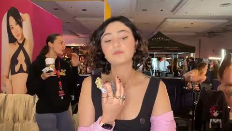 Snapshot of maevemads chatting on February 7, 2:15 am Meaves online show from February 7, 2:15 am