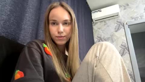 Snapshot of mafaldatefera chatting on March 6, 7:16 am Sara online show from March 6, 7:16 am