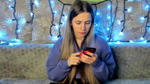 Maggie online show from December 16, 4:02 am