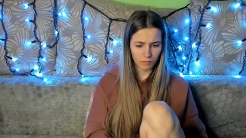 Maggie online show from December 27, 4:04 am