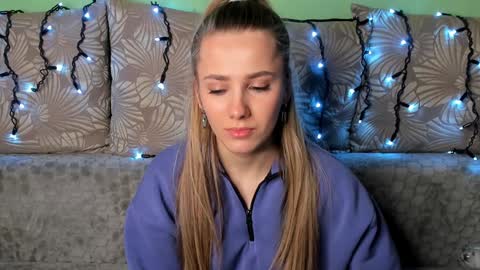 Maggie online show from January 10, 2:04 am