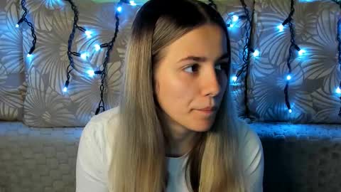 Maggie online show from October 15, 12:33 am