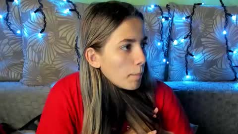 Maggie online show from October 31, 4:02 am