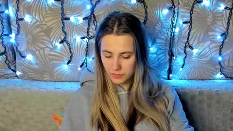 Snapshot of maggiecake chatting on February 12, 1:33 am Maggie online show from February 12, 1:33 am