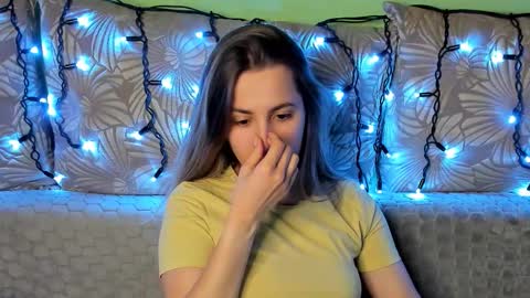 Snapshot of maggiecake chatting on February 14, 12:40 am Maggie online show from February 14, 12:40 am