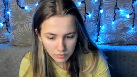 Snapshot of maggiecake chatting on February 16, 1:46 am Maggie online show from February 16, 1:46 am