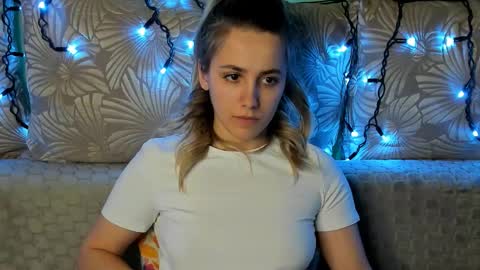 Snapshot of maggiecake chatting on March 8, 1:25 am Maggie online show from March 8, 1:25 am