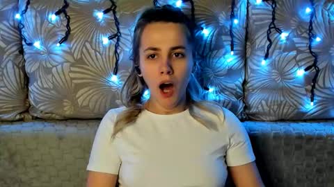 Snapshot of maggiecake chatting on March 9, 2:59 am Maggie online show from March 9, 2:59 am