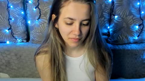 Snapshot of maggiecake chatting on April 6, 3:48 am Maggie online show from April 6, 3:48 am