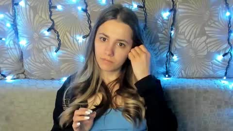 Maggie online show from April 28, 1:15 am
