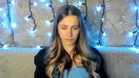 Maggie online show from April 28, 2:27 am
