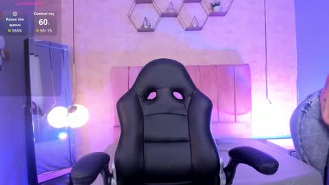 Aura online show from March 26, 1:38 pm