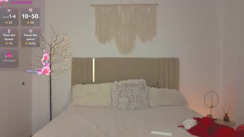 Snapshot of magic_bunnyy chatting on April 23, 7:41 am Milly online show from April 23, 7:41 am