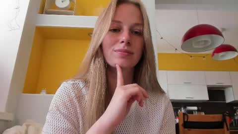 Snapshot of magic_couple13 chatting on June 29, 1:33 pm Alice online show from June 29, 1:33 pm