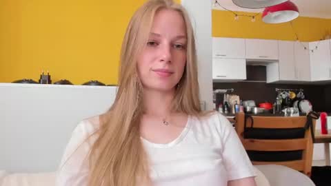 Snapshot of magic_couple13 chatting on July 1, 12:40 pm Alice online show from July 1, 12:40 pm