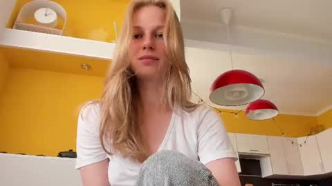 Snapshot of magic_couple13 chatting on July 27, 1:40 pm Alice online show from July 27, 1:40 pm