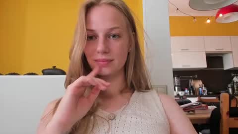 Snapshot of magic_couple13 chatting on August 5, 1:58 pm Alice online show from August 5, 1:58 pm