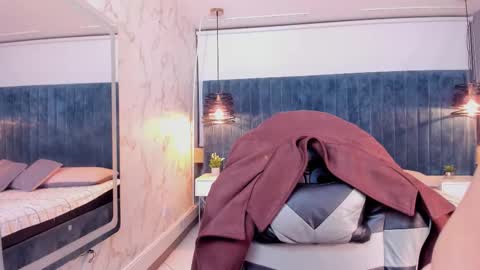 Isa  online show from January 5, 7:50 pm