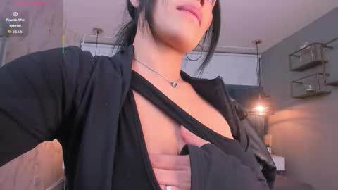 Isa  online show from February 5, 11:59 am