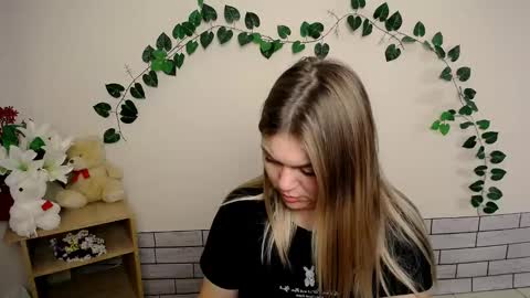magic_katarina_ online show from December 16, 7:04 am