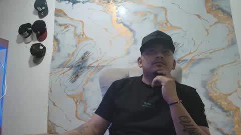 magic_milk23 online show from April 12, 5:34 am