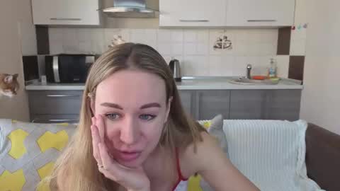 Snapshot of magical_mermaids chatting on October 6, 6:00 am Alice online show from October 6, 6:00 am