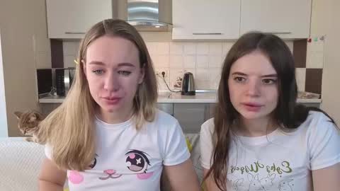 Snapshot of magical_mermaids chatting on October 10, 6:12 am Alice online show from October 10, 6:12 am