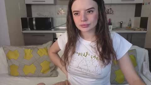 Snapshot of magical_mermaids chatting on October 12, 12:59 pm Alice online show from October 12, 12:59 pm