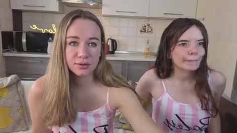 Snapshot of magical_mermaids chatting on October 22, 6:13 am Alice online show from October 22, 6:13 am