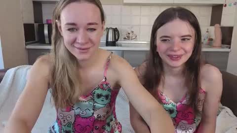 Snapshot of magical_mermaids chatting on November 26, 6:14 am Alice online show from November 26, 6:14 am