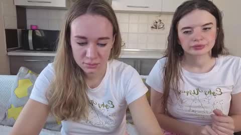 Snapshot of magical_mermaids chatting on November 28, 5:54 am Alice online show from November 28, 5:54 am