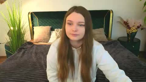 Snapshot of magicpeachhs chatting on March 25, 7:36 am Emily online show from March 25, 7:36 am