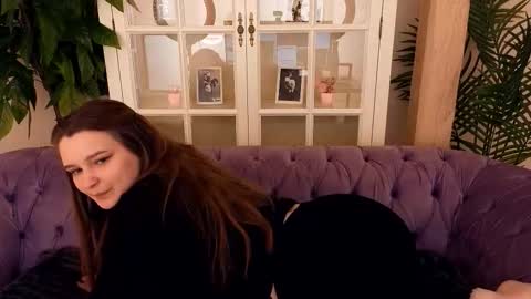 Snapshot of magicpeachhs chatting on March 27, 9:47 pm Emily online show from March 27, 9:47 pm