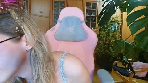 Nicole online show from February 12, 4:44 am