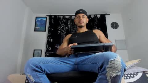 Snapshot of magnusclark chatting on October 1, 9:15 am Magnusclark online show from October 1, 9:15 am