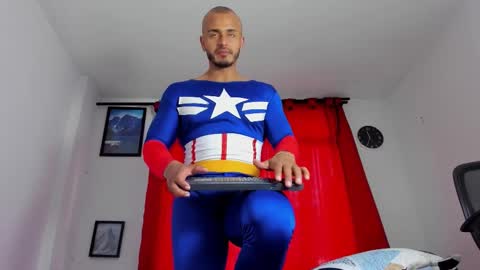 Snapshot of magnusclark chatting on October 28, 10:01 pm Magnusclark online show from October 28, 10:01 pm