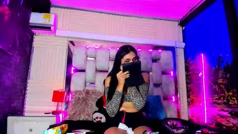 mahiara hot online show from May 22, 2:33 pm